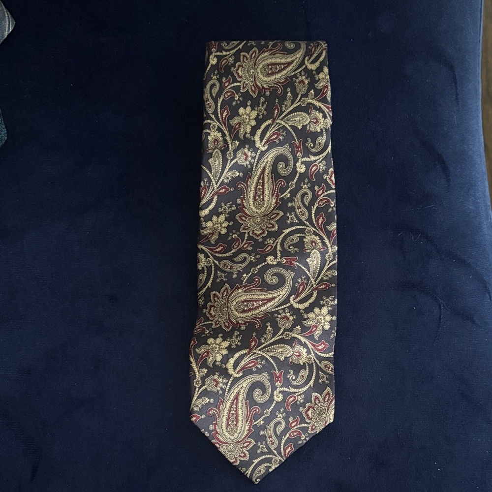 Vintage Oscar de la Renta Brown Paisley Silk Tie with Gold and Red Accents